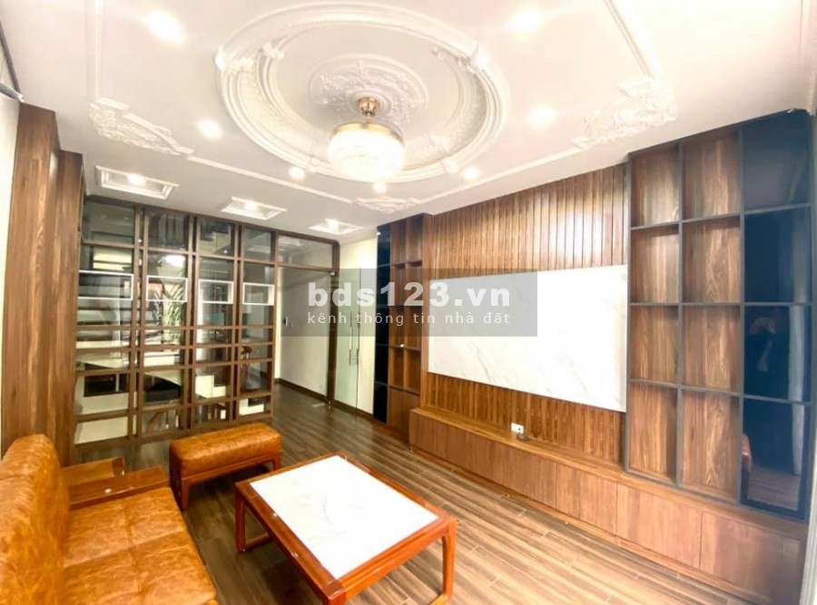 Bán nhà Bồ Đề 45m2, 5 tầng, mt rộng, nhà mới, lô góc, ngõ thông, 3 thoáng, giá chỉ 3.7 tỷ