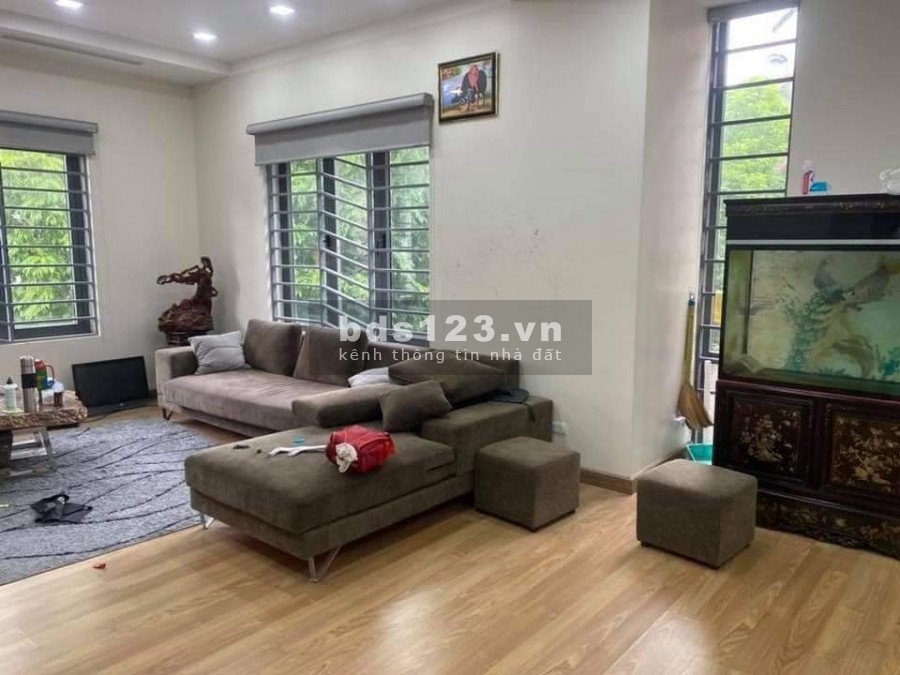 Chủ nhà cần tiền bán nguyên căn bao đẹp ngay ngã tư Sở