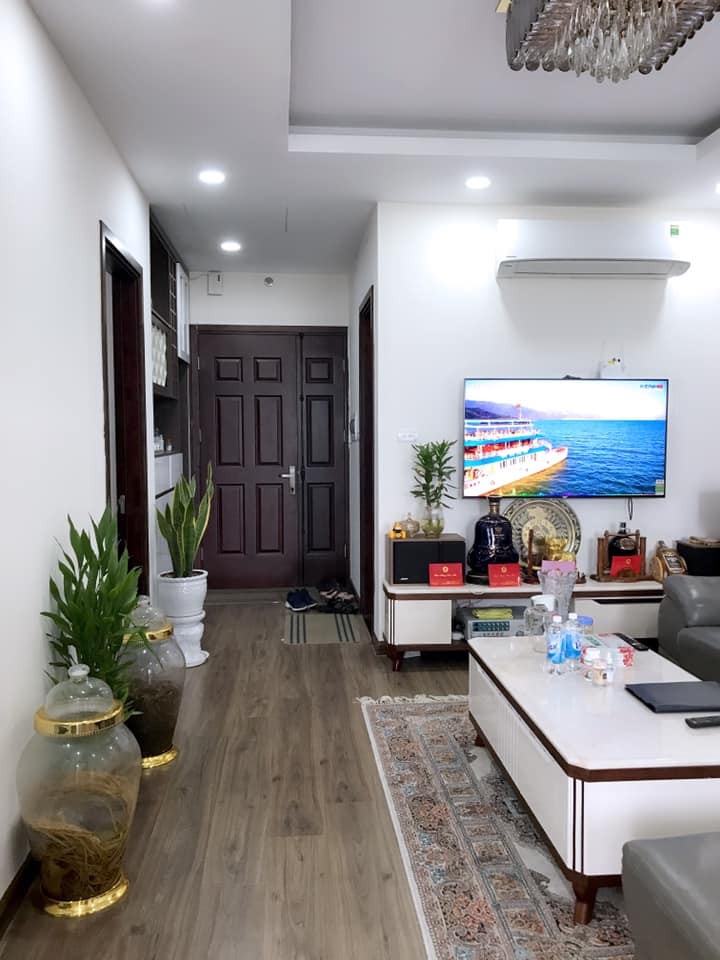 Siêu Phẩm! Căn hộ 70m2, 2 ngủ ở A10 Nam Trung Yên, để lại toàn bộ nội thất