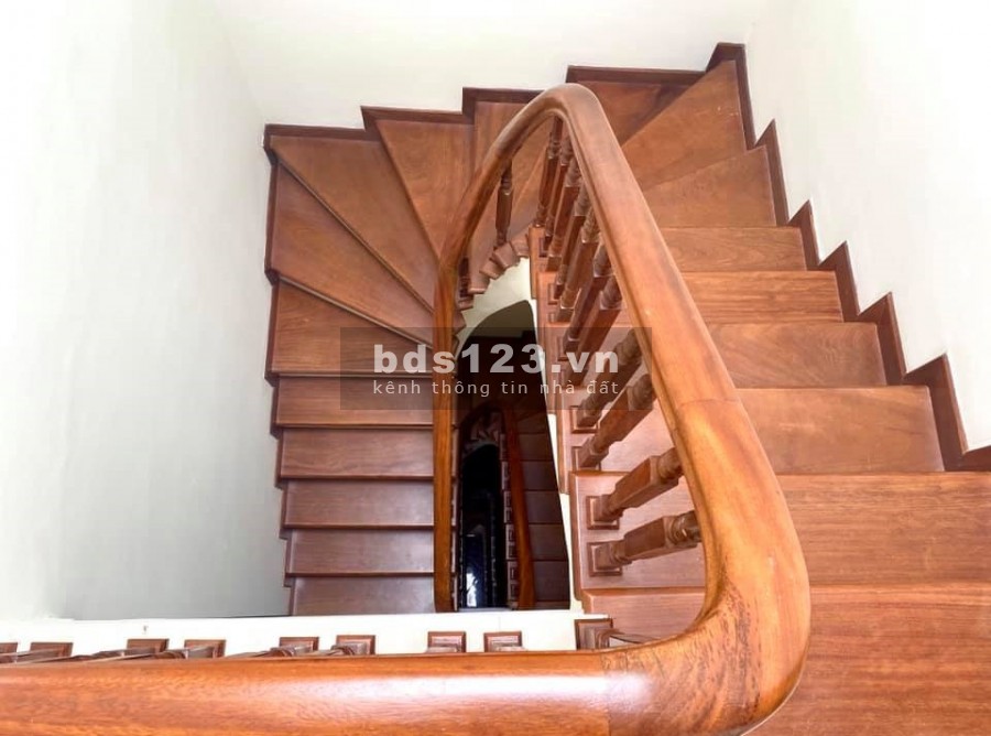 Bán nhà Bồ Đề 45m2, 5 tầng, mt rộng, nhà mới, lô góc, ngõ thông, 3 thoáng, giá chỉ 3.7 tỷ