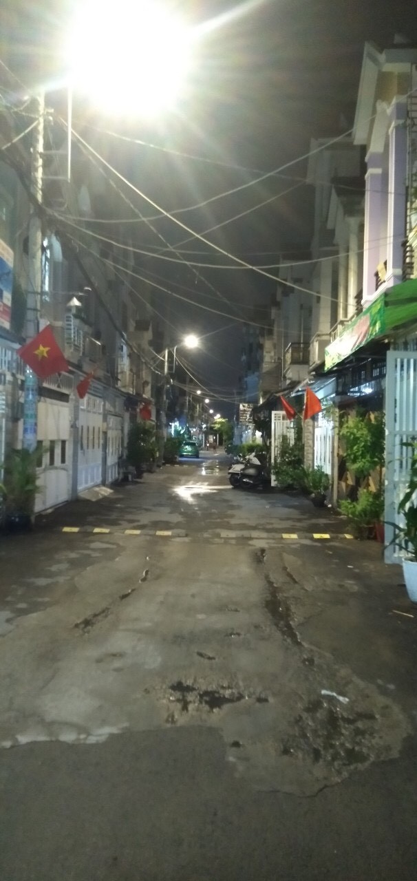 Nhà đẹp 3 lầu giá 4,3 tỷ mặt tiền hẻm 83 Đào Tông Nguyên, KP7 Thị trấn Nhà Bè