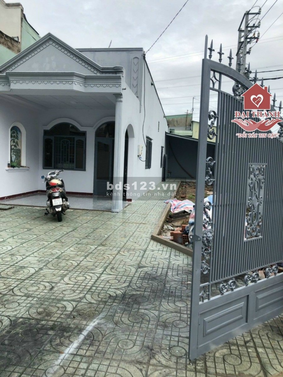 Bán nhà Long Bình Tân 8x26m giá 3tỷ2, đường lớn xe ra vào thuận tiện