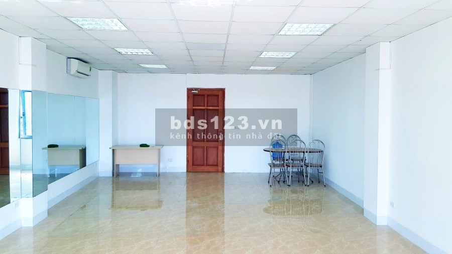 Cho thuê gấp văn phòng giá rẻ phố Yên Lãng 100m2, có hầm để xe
