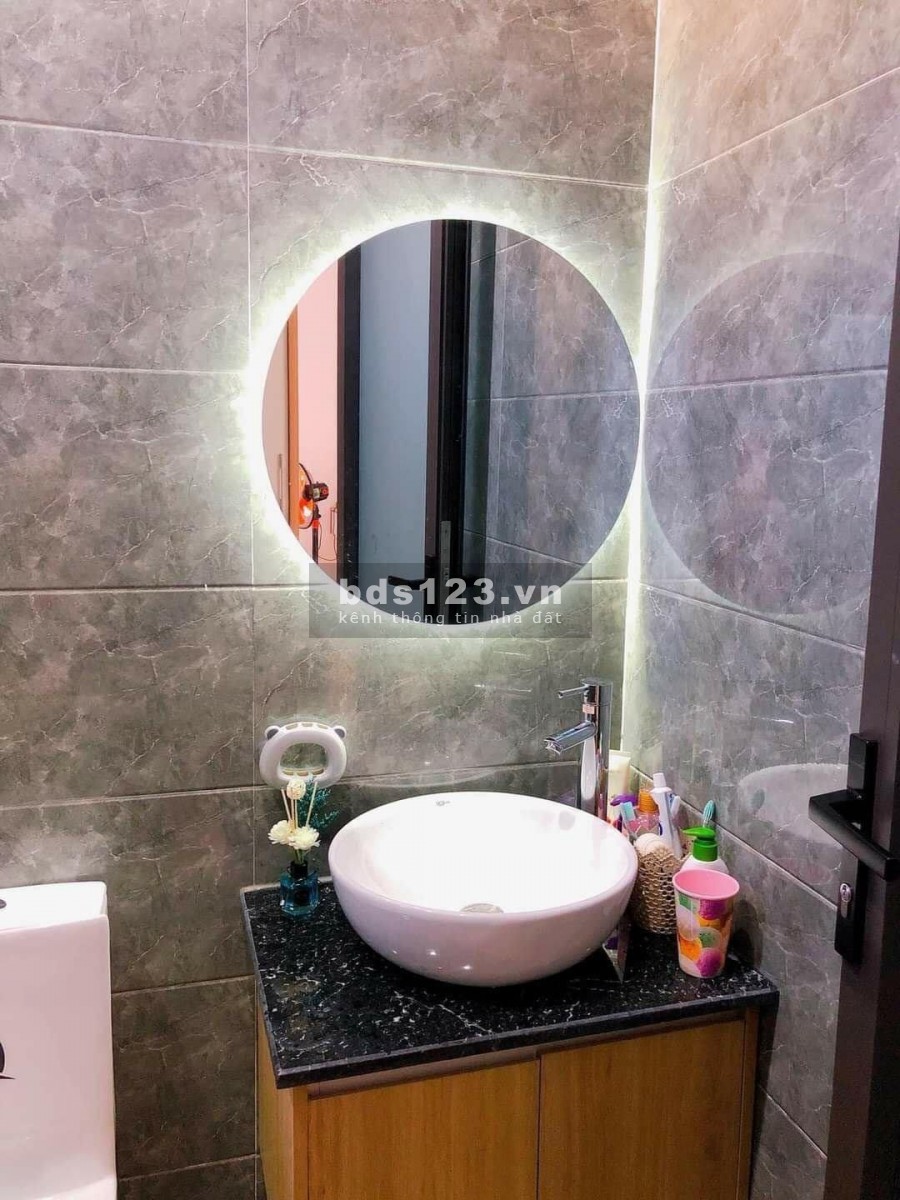 Cần bán gấp nhà phố tại trung tâm Di An có SHR giá rẻ