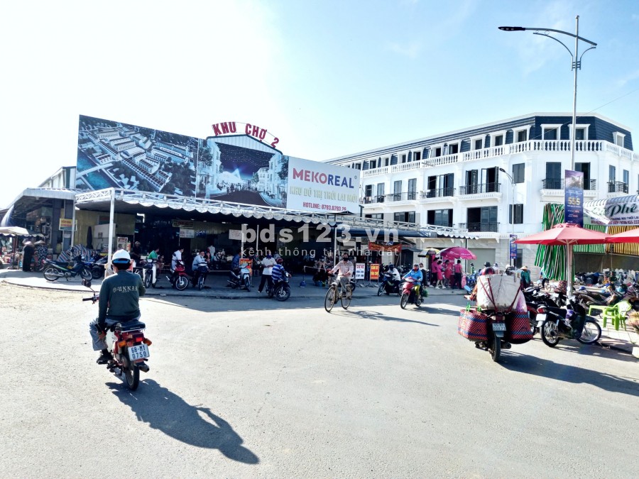 Nhà 1 trệt 1 lầu, ~30tr/m2, 5*21, đường 12m, ngay chợ huyện Thới Lai