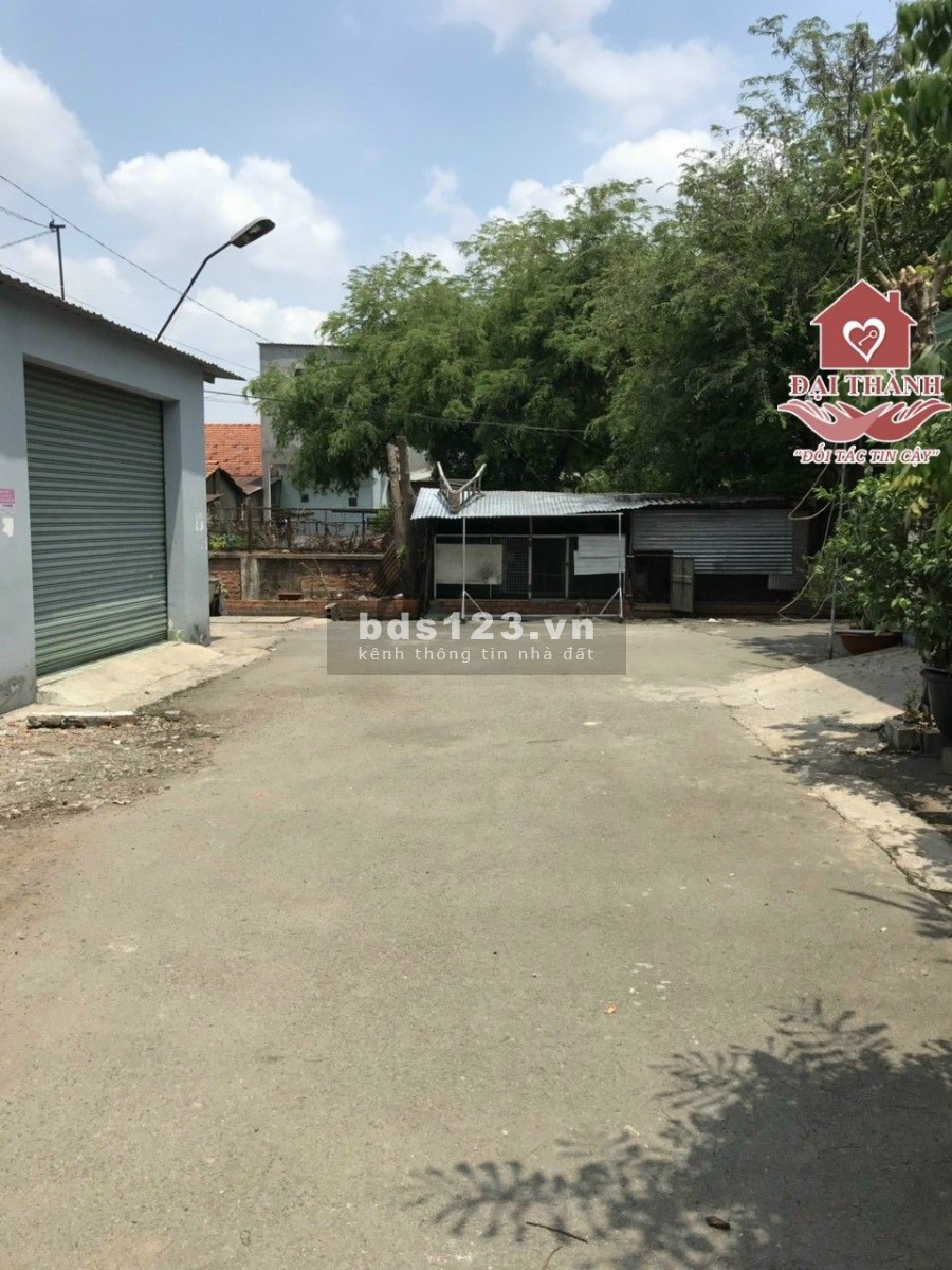 Bán nhà Long Bình Tân 8x26m giá 3tỷ2, đường lớn xe ra vào thuận tiện