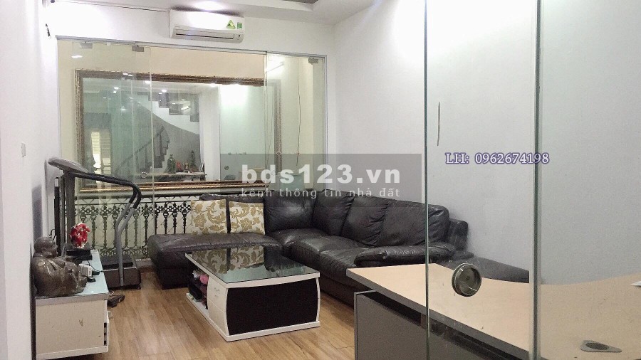 Nhà gần phố Thái Hà, ngõ thông thoáng, ô tô Spark nhỏ vào nhà, 56m2, 6.7 tỷ
