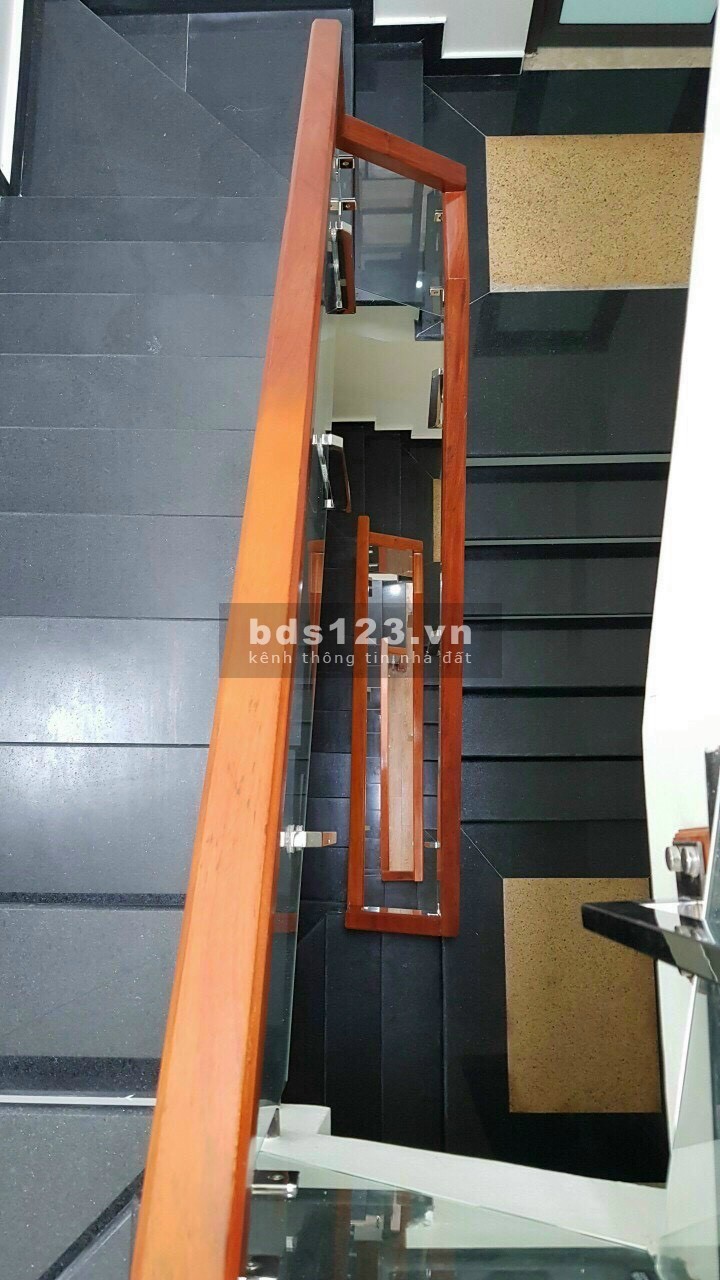 Bán nhà mặt phố Mạc Đĩnh Chi, TP HD, 65m2, 4 tầng, 4 ngủ, nhà cực đẹp, KD tốt, 2 tỷ 850