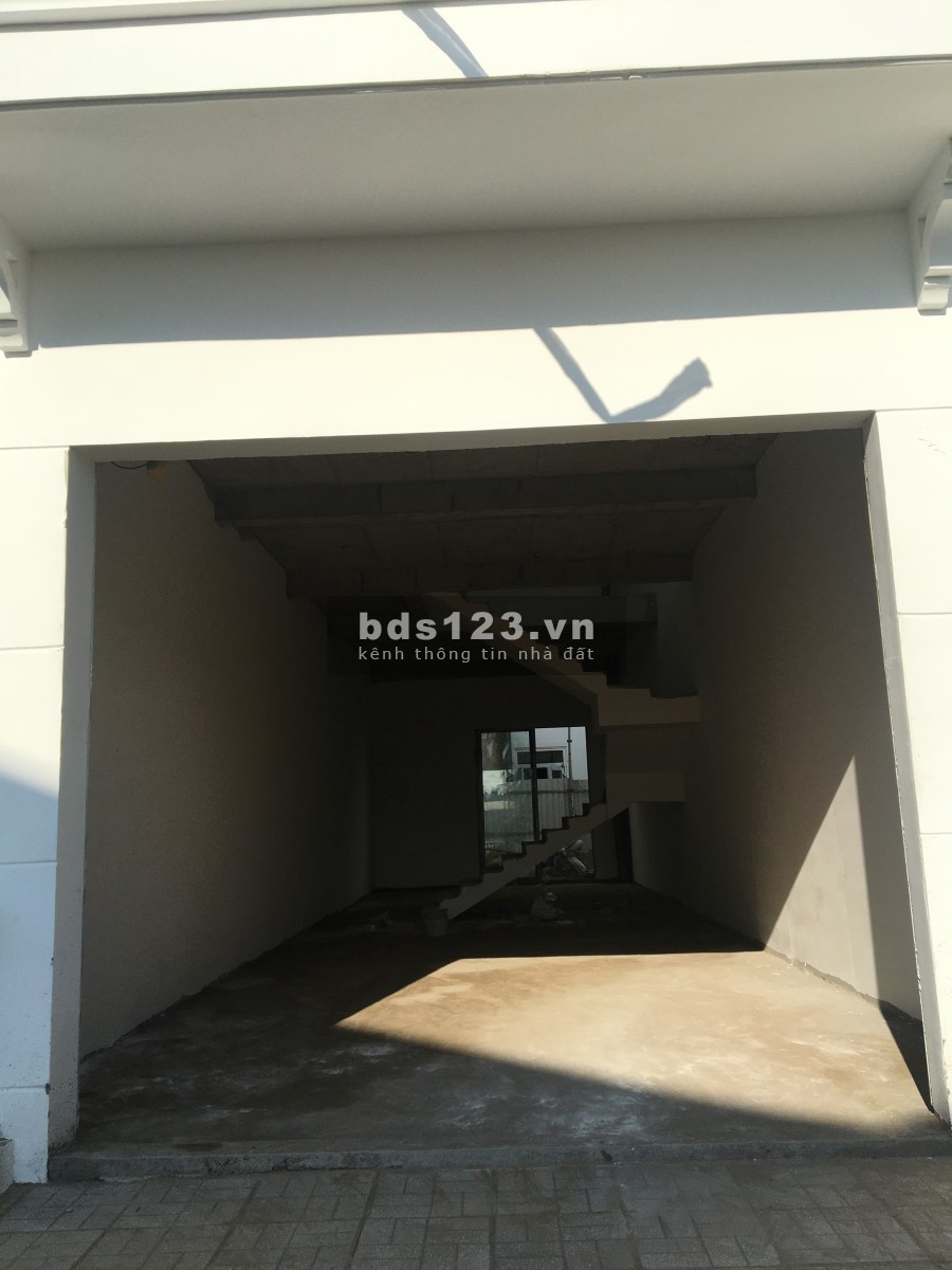 Nhà 1 trệt 1 lầu, ~30tr/m2, 5*21, đường 12m, ngay chợ huyện Thới Lai