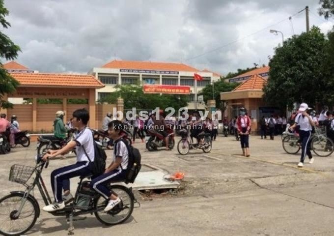 Tôi chính chủ cần bán gồm căn nhà phía trước và 4 phòng trọ kinh doanh phía sau tại Mỹ Phước 3