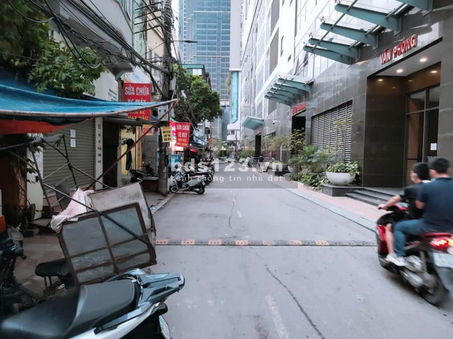 Nhà Lê Văn Lương, ô tô vào nhà, vỉa hè rộng kinh doanh đỉnh, giá 6.3 tỉ
