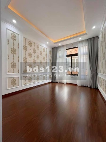 Nhà Kim Mã 22m 3.4tỷ kinh doanh đỉnh cao, có sẵn sổ đỏ, lh 0965896803