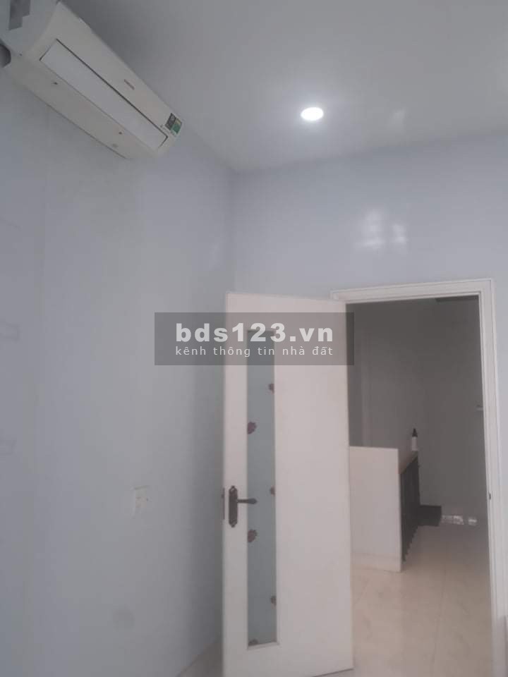 Bán nhà hẻm xe hơi Tân Hương, dt 56m2, 2 tầng, đúc kiên cố, 3 pn, giá 4 tỷ