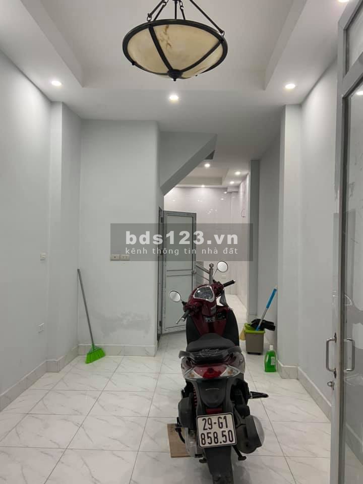 Bán nhà Quận Thanh Xuân, Vũ Tông Phan, đẹp ở ngay, kinh doanh gân phố, giá 4.35 tỷ