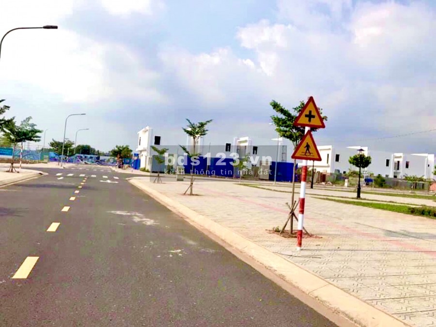 Đất nền MT quốc lộ 1A, đối diện cty Shingmark, dân cư đông đúc - 0969119772