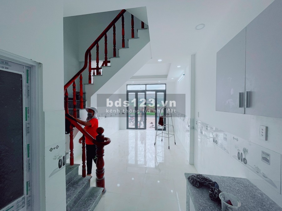 Nhà cực đẹp ngay khu công nghiệp chợ siêu thị suất ngay chợ sầm uất giá cực sốc