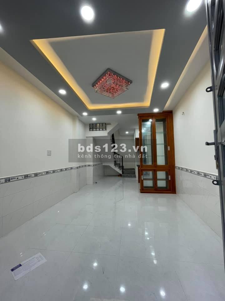 Bán nhà mặt tiền đường Nguyễn văn nghi, dt 30m2, giá thương lượng.