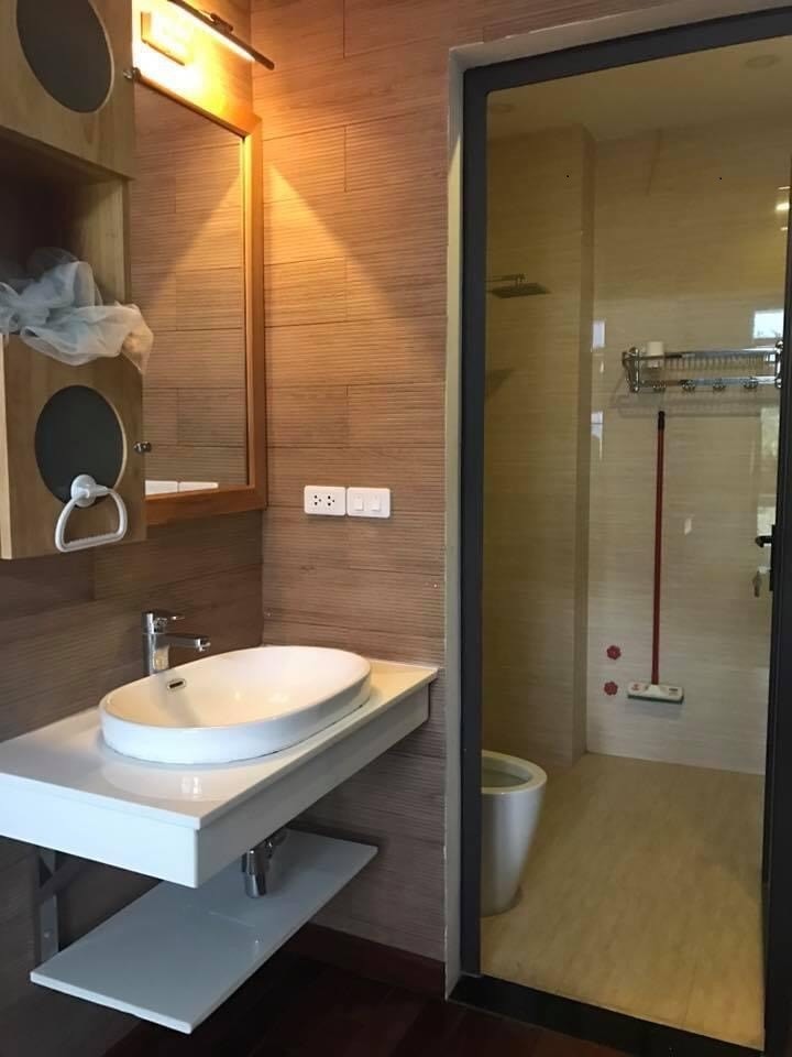 8.2 Tỷ Sở Hữu Nhà Phân Lô Hoàng Văn Thái. Sát Phố Nhà Đẹp Ở Luôn 65m2*5T 0835967888