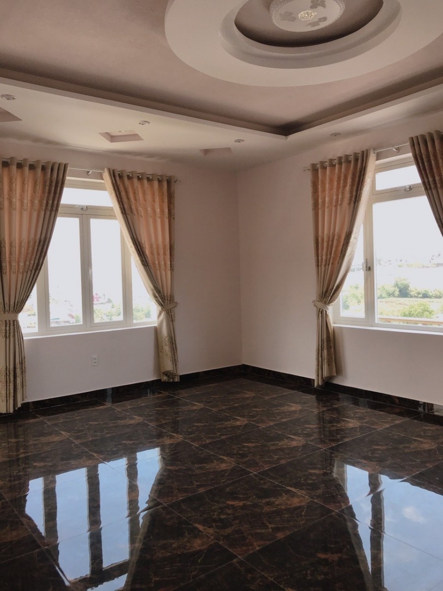 Bán biệt thự Nam Hồ, phường 11 Đà Lạt, sân xe lớn, view bao đẹp