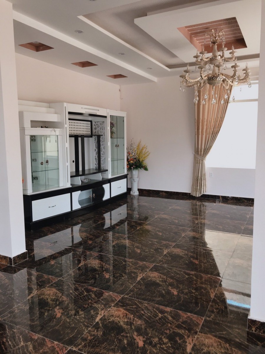 Bán biệt thự Nam Hồ, phường 11 Đà Lạt, sân xe lớn, view bao đẹp