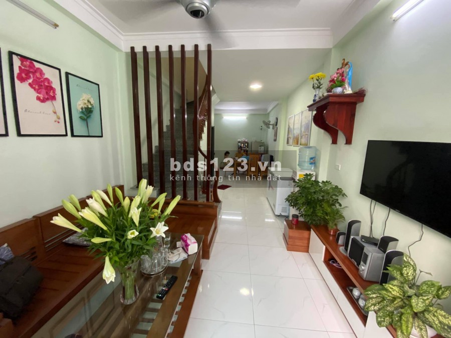 Nhà sổ đỏ chính chủ Giáp Bát, Quận Hoàng Mai, dt 50m2, 4 tầng, mới đẹp, an sinh đỉnh, giá 4.2tỷ