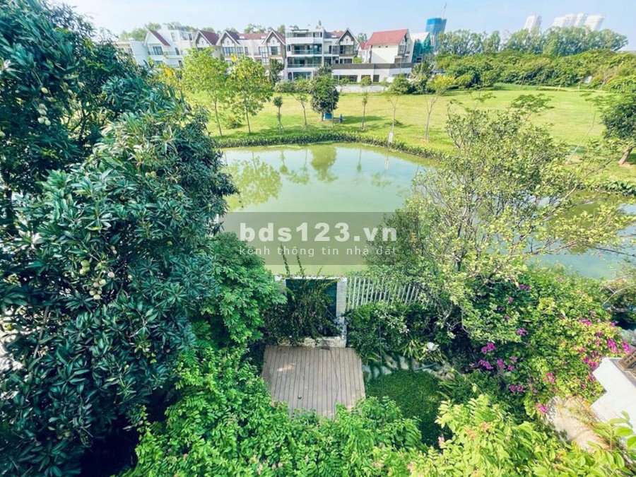 Cho thuê biệt thự T4 Ciputra, 5 phòng ngủ, tầm nhìn đẹp, nội thất cao cấp, giá cả có thương lượng.
