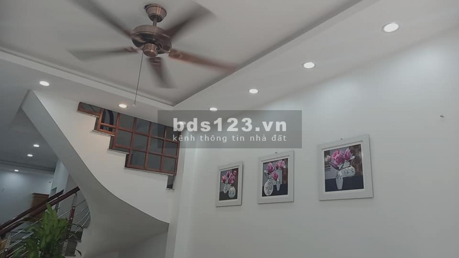 Bán nhà đẹp, ở ngay Trịnh Văn Bô, Nam Từ Liêm, dt 41m2, 3.5 tầng, giá 2.95 tỷ