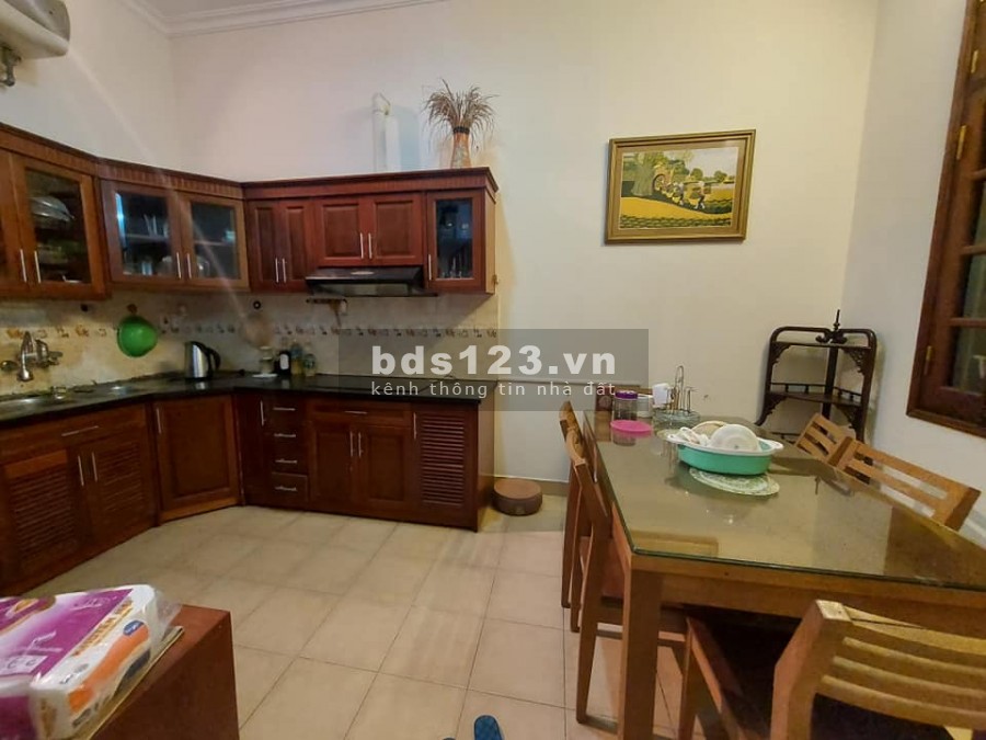 Bán nhà Lạc Long Quân Long, ô tô qua nhà gần Hồ Tây, dt 43m2, 5 tầng đúc, giá 7.2 tỷ