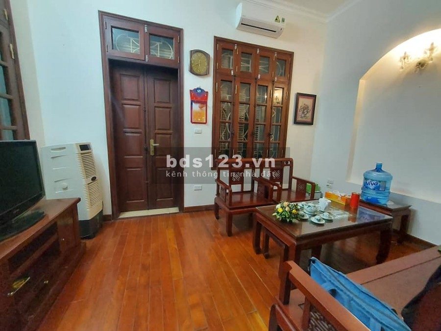 Bán nhà Lạc Long Quân Long, ô tô qua nhà gần Hồ Tây, dt 43m2, 5 tầng đúc, giá 7.2 tỷ
