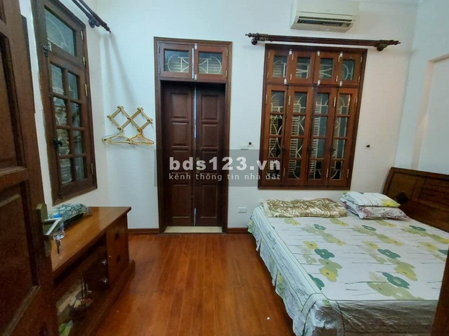Bán nhà Lạc Long Quân Long, ô tô qua nhà gần Hồ Tây, dt 43m2, 5 tầng đúc, giá 7.2 tỷ