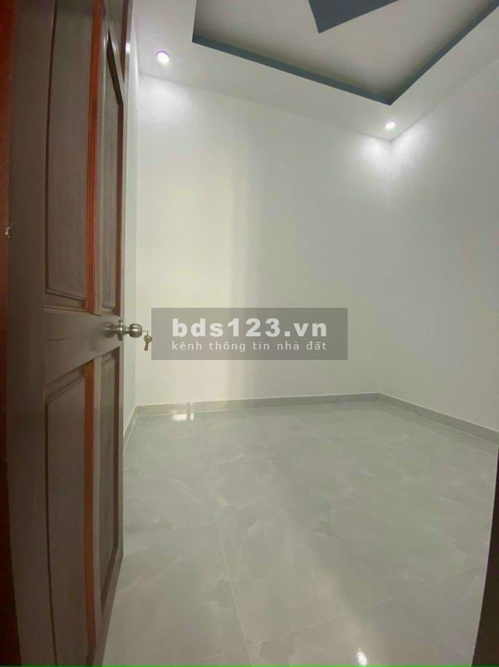 Chủ bán gấp Nhà 1T1L 50m2 ngay MT Trung Chánh Hóc Môn, HXH 5m, giá bán nhanh 750tr,SHR