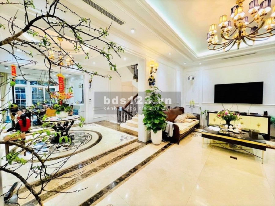 Tòa nhà mặt phố Láng Hạ, Đống Đa. Vỉa hè, oto, KD. 135m2, 7T, MT6m, 43 tỷ