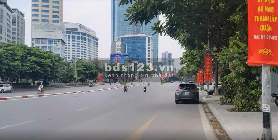 Tòa nhà mặt phố Nguyễn Chí Thanh, Đống Đa. Vỉa hè, oto, KD. 130m2, 8T, MT6m, 40 tỷ