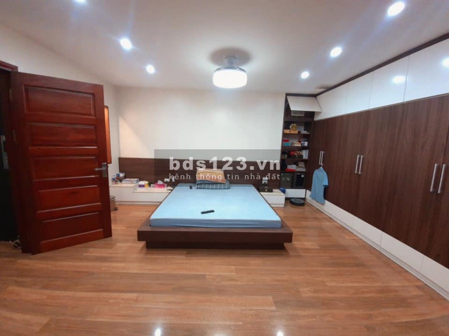 Bán Nhà Lĩnh Nam 46m2x5t. mặt phố oto tránh, kinh doanh tốt giá 4,6 tỷ lhe: 0908724686. MTG