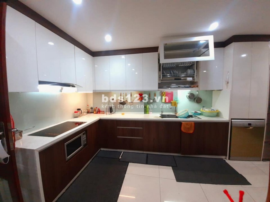 Bán Nhà Lĩnh Nam 46m2x5t. mặt phố oto tránh, kinh doanh tốt giá 4,6 tỷ lhe: 0908724686. MTG