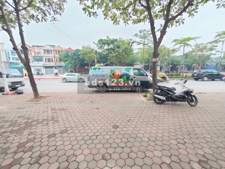 Mặt phố vỉa hè siêu rộng thang máy hiện đại, mới tinh, ô tô vào nhà, kinh doanh đỉnh