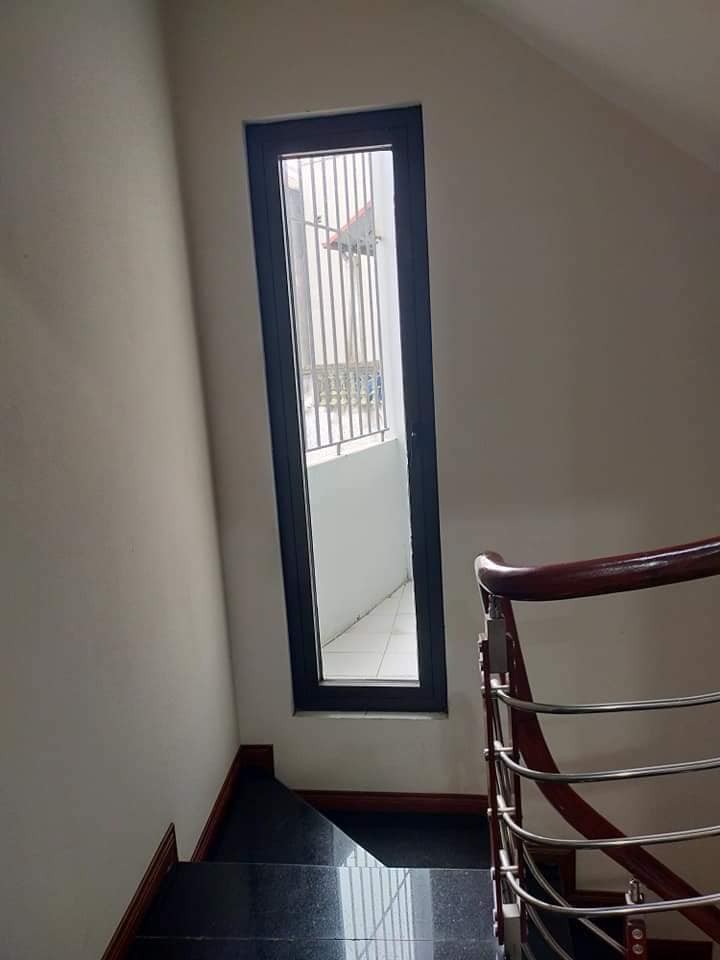 Cần bán gấp nhà phố Ngọc Lâm Long Biên 42 m2 x MT 4,5m, ôtô hơn 2.2 tỷ