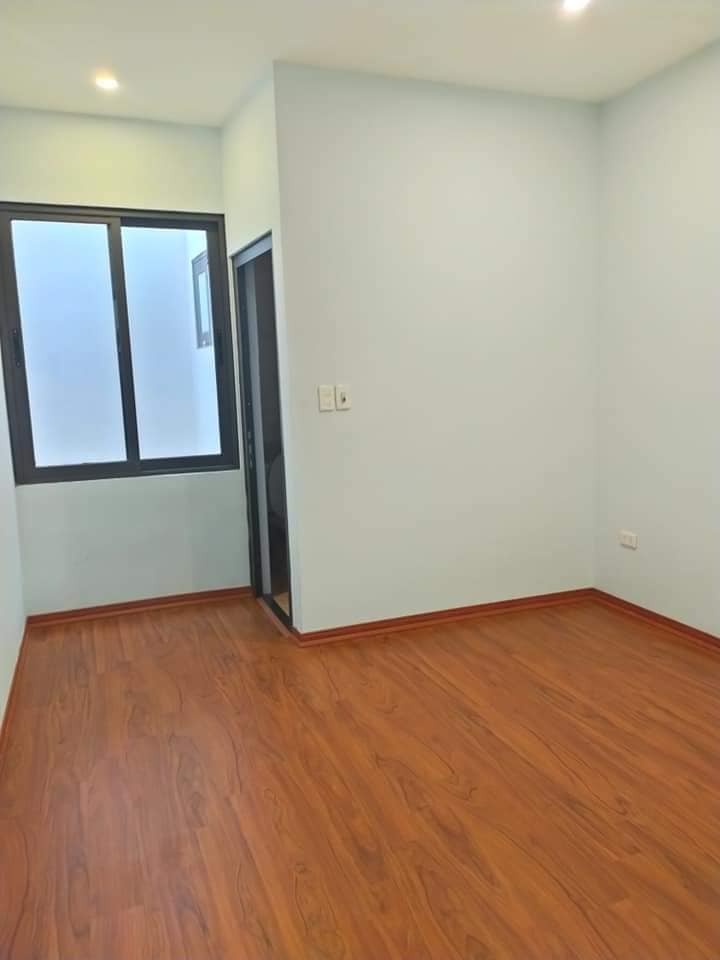 Cần bán gấp nhà phố Ngọc Lâm Long Biên 42 m2 x MT 4,5m, ôtô hơn 2.2 tỷ