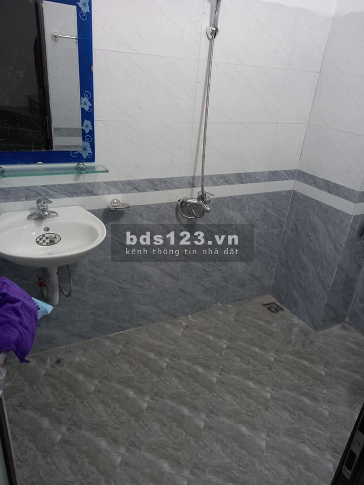 Cần tiền bán nhà ngõ Lĩnh nam mới xây, 4 tầng 30 m2 2.35 tỷ