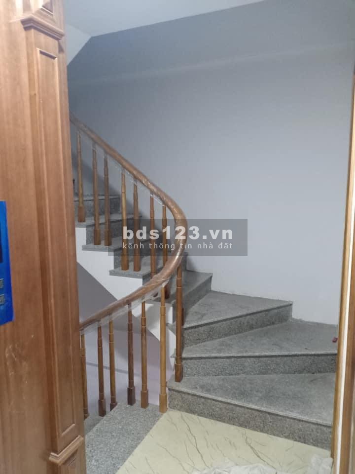 Bán tòa nhà văn phòng 7T, 10 Nguyễn Thị Định dt 65m2 mt 4.3m, giá 21 tỷ