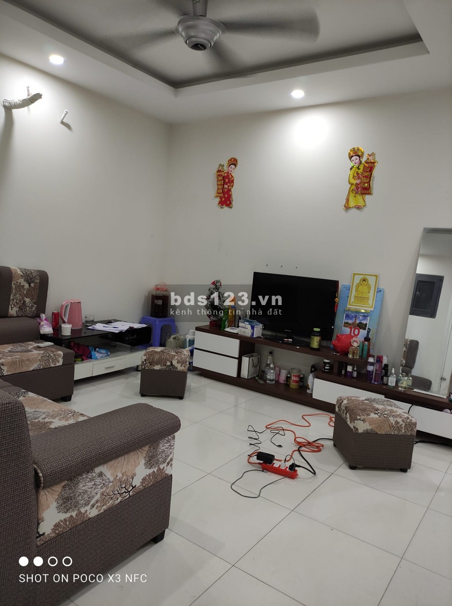 Chính chủ cần bán căn hộ chung cư 50m2 850 triệu đồng, hướng Tây Bắc, lhcc
