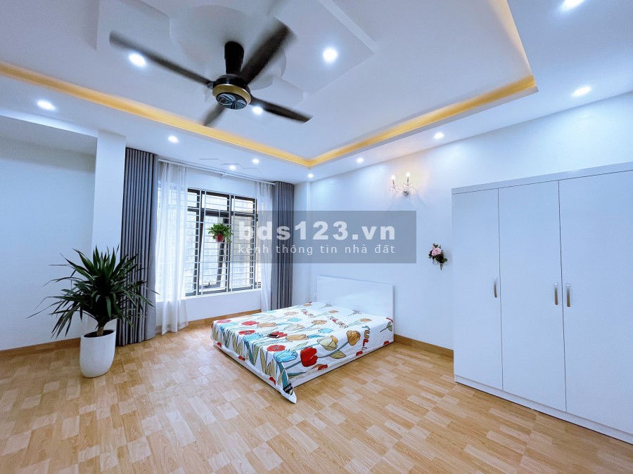 Bán nhà nhỉnh 5 tỷ, kinh doanh, ô tô tránh Vương Thừa Vũ, 5 tầng vào ở ngay