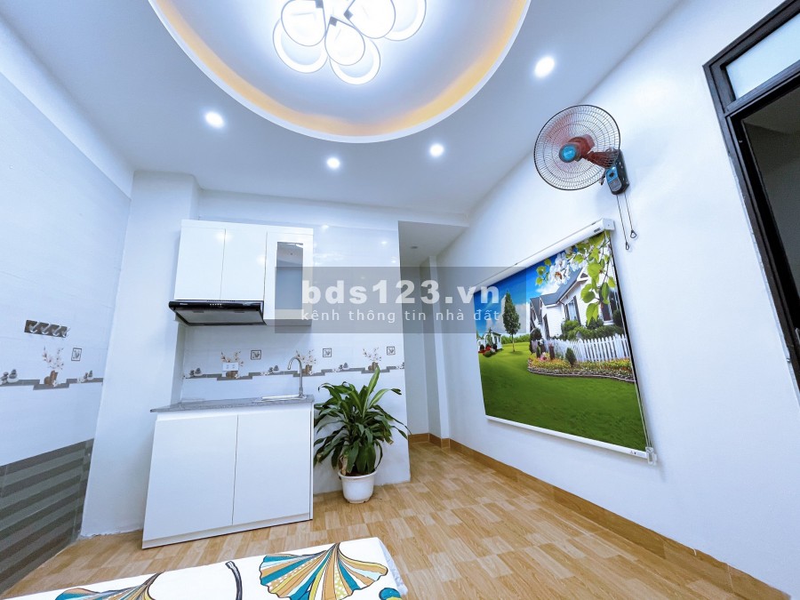 Bán nhà nhỉnh 5 tỷ, kinh doanh, ô tô tránh Vương Thừa Vũ, 5 tầng vào ở ngay