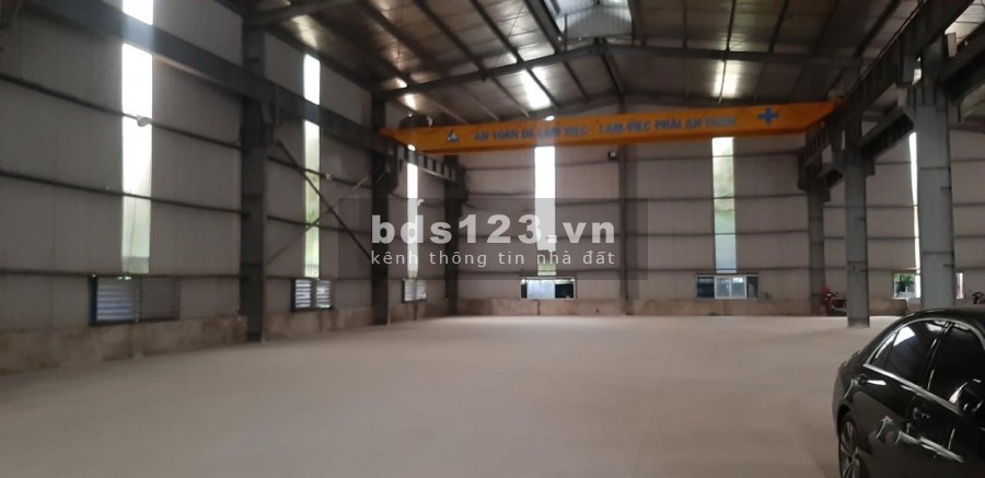 Cho thuê kho Nguyễn Hoàng, Mỹ Đình DT 700m2, MT 20m xe container vào được kho.