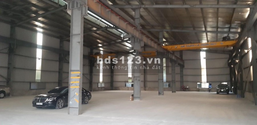 Cho thuê kho Nguyễn Hoàng, Mỹ Đình DT 700m2, MT 20m xe container vào được kho.