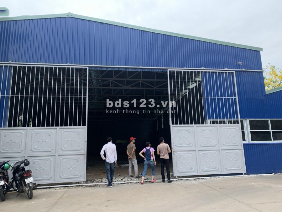 Cho thuê kho Nguyễn Hoàng, Mỹ Đình DT 700m2, MT 20m xe container vào được kho.