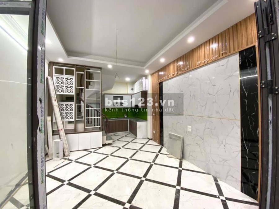 Nhà nguyên căn 169 Hoàng Mai, mở ở luôn dt 30m2, 5 tầng đúc, giá 2.75 tỷ