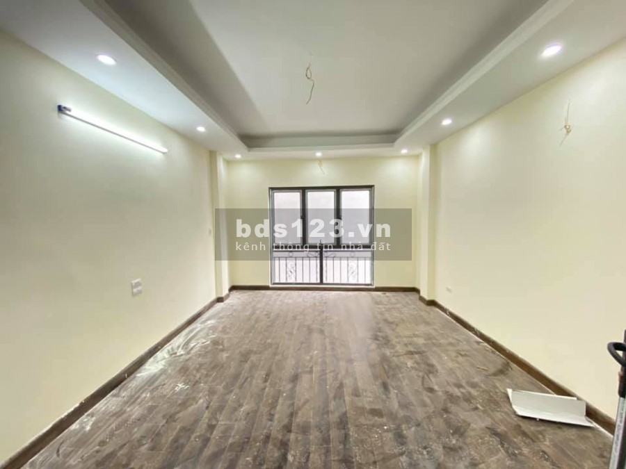 Nhà nguyên căn 169 Hoàng Mai, mở ở luôn dt 30m2, 5 tầng đúc, giá 2.75 tỷ