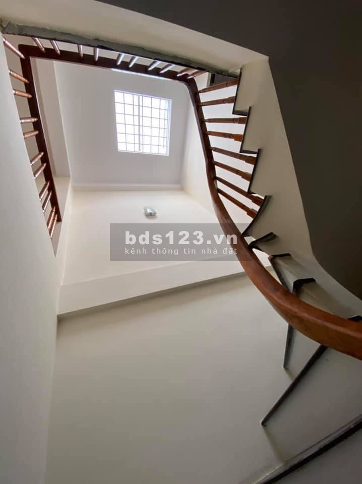 Bán nhà Lĩnh Nam nhà đẹp đầy đủ nội thất xịn, 4 tầng đúc bê tông kiên cố