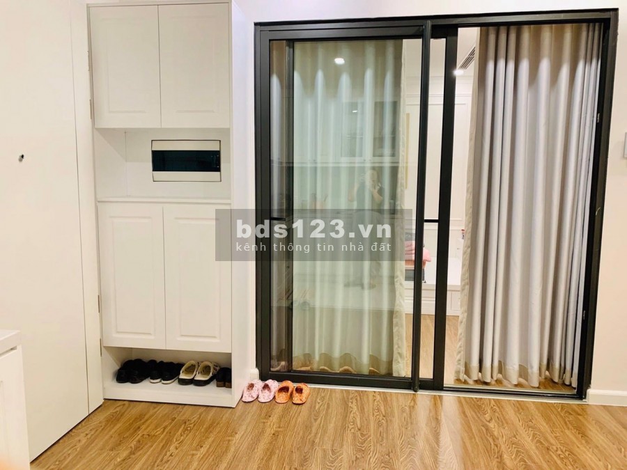 Tôi cần bán nhanh căn 82m2 nhìn cầu Nhật Tân, full đồ, bao mọi chi phí. Giá 2,95 tỷ, đã có sổ đỏ